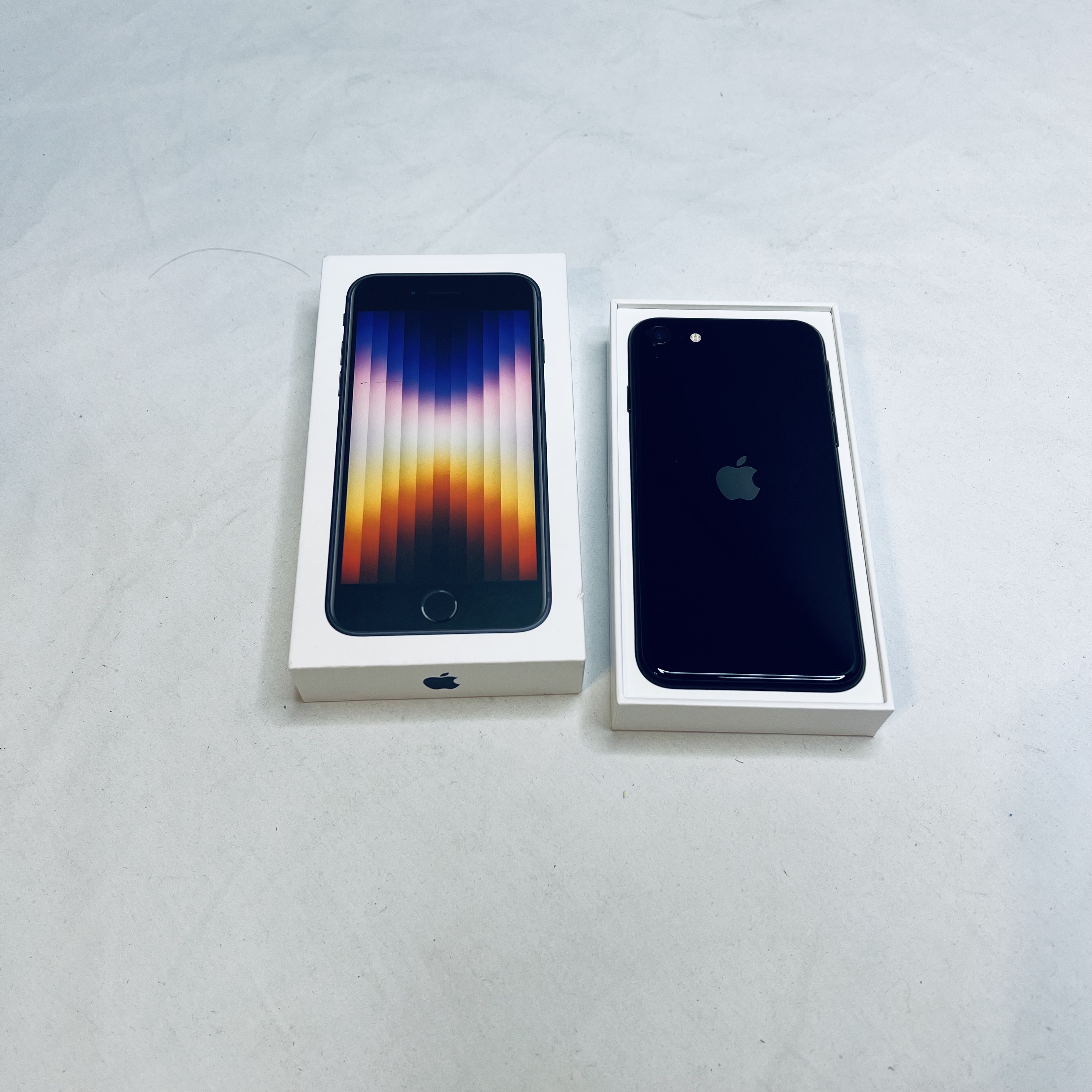 Apple iPhone SE (3rd generation), 64GB, MIDNIGHT, LOCKED - Photo 3