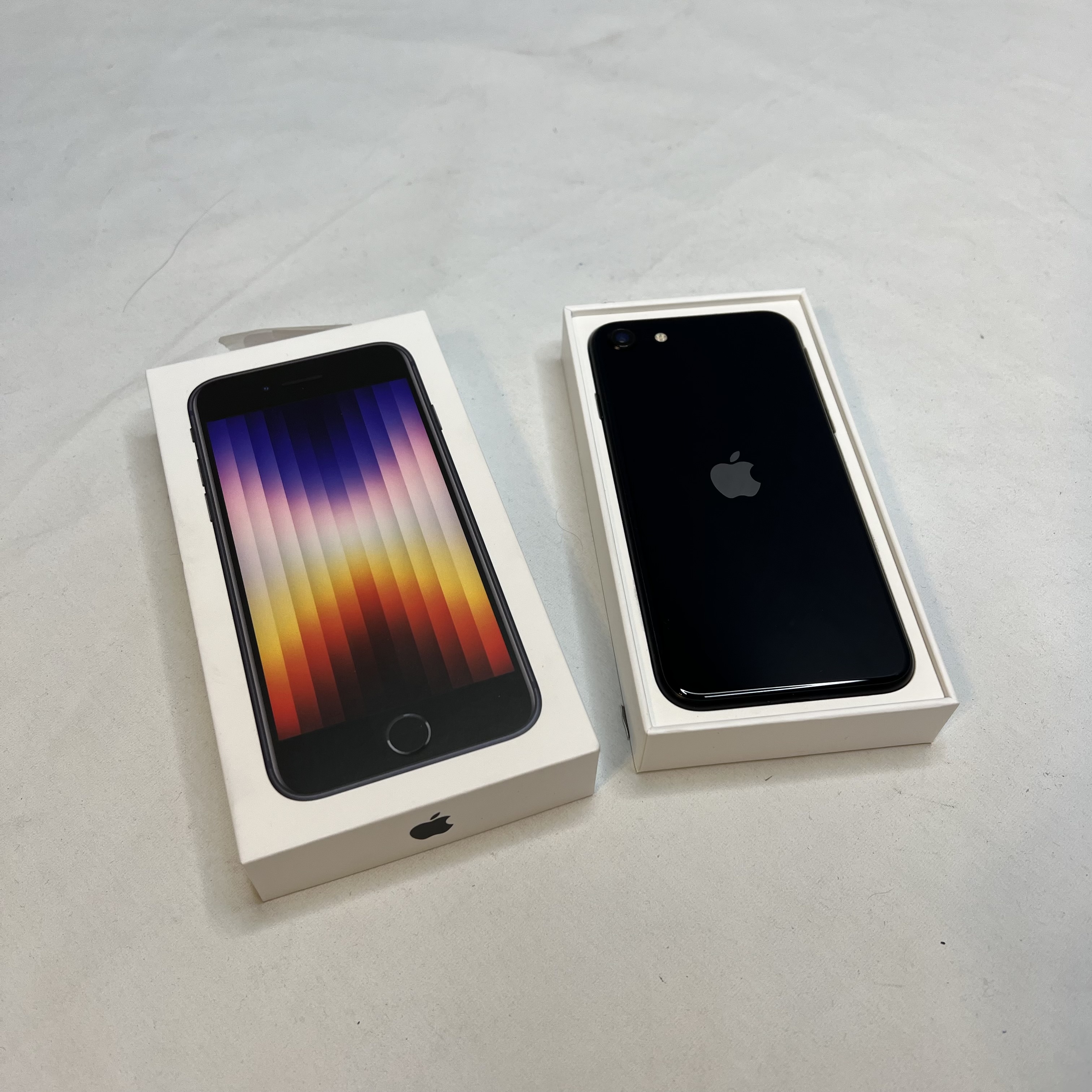 Apple iPhone SE (3rd) 64GB Black - Photo 4