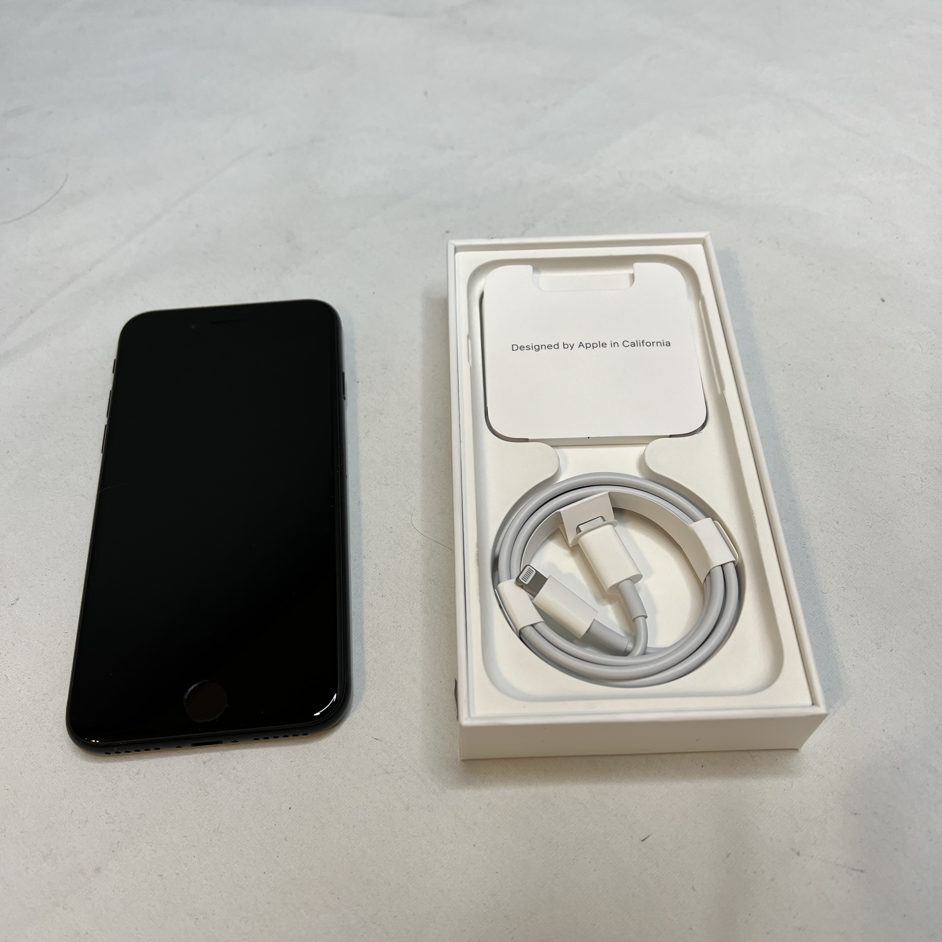 Apple iPhone SE (3rd) 64GB Black - Photo 3