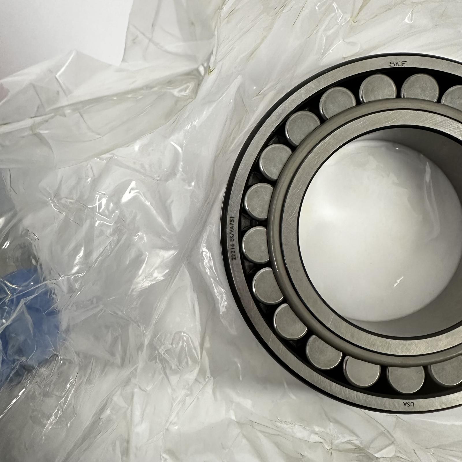 SKF 22216 EK/VA751 Spherical Roller Bearings 80mm ID, 140mm OD - Photo 2