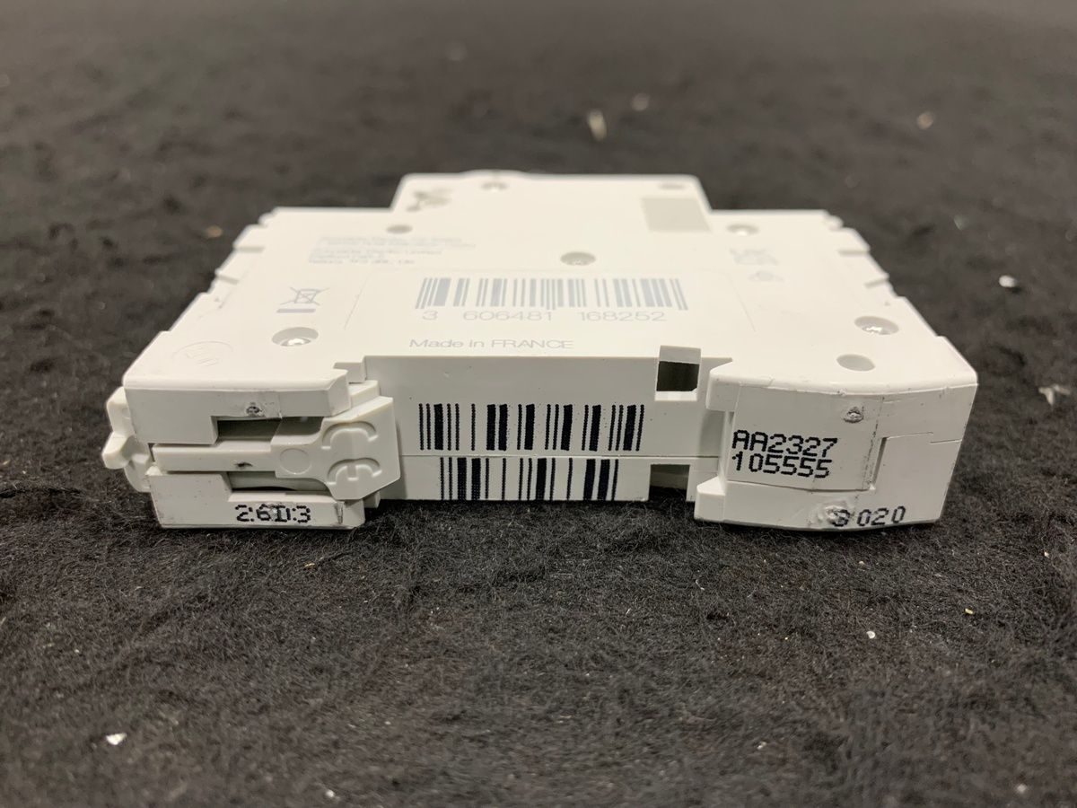 Schneider M9F22103 Miniature Circuit Breaker 1P 3A - Photo 2