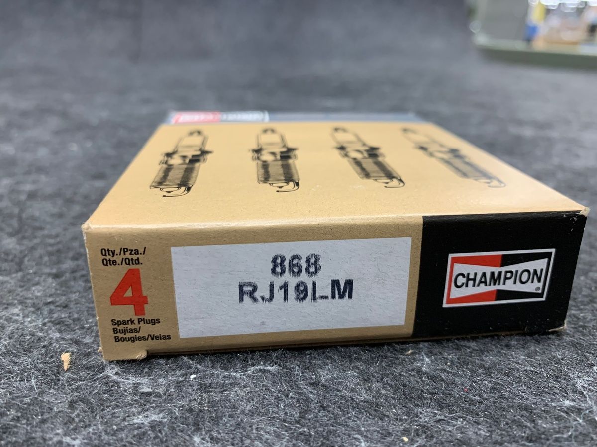 Champion RJ19LM Spark Plugs 868 – Pack of 4 - Photo 4