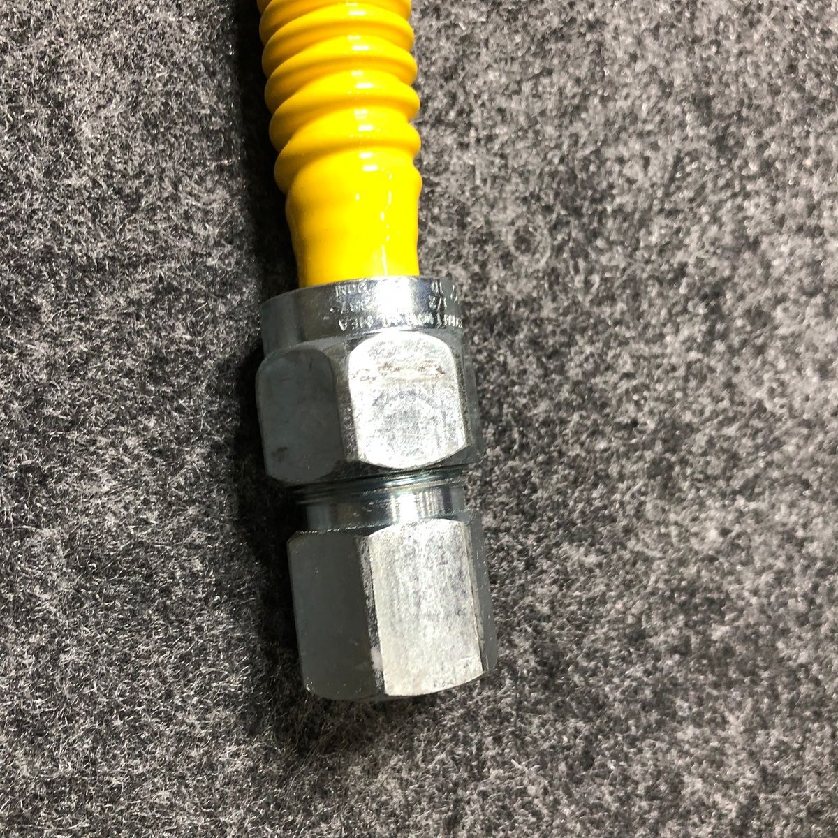 BrassCraft CSSC54-36 Gas Connector 36" – 1/2" FIP x 1/2" MIP Stainless Steel Hose - Photo 2