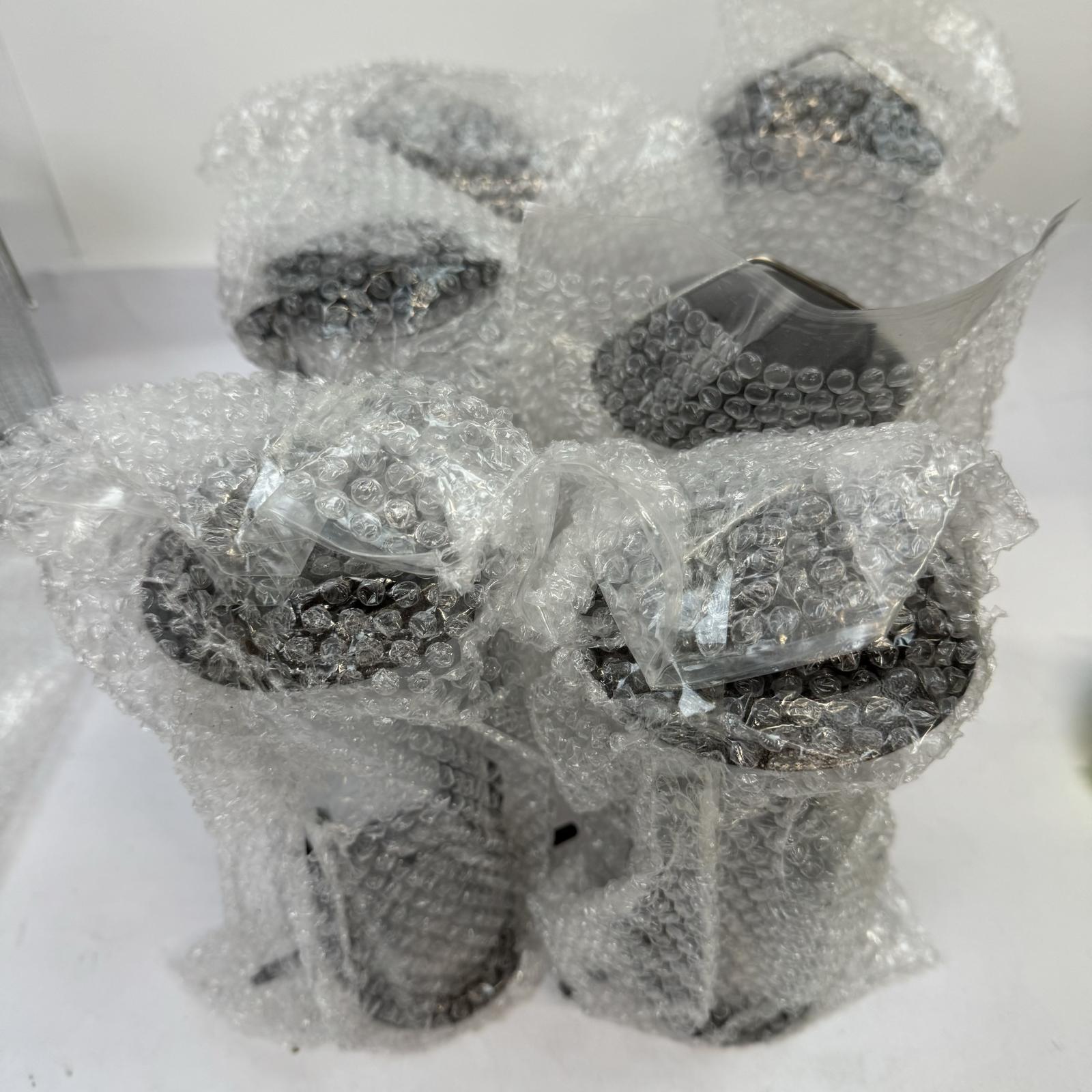 Lot of 6 Wild Bird Tube Feeders - Photo 3