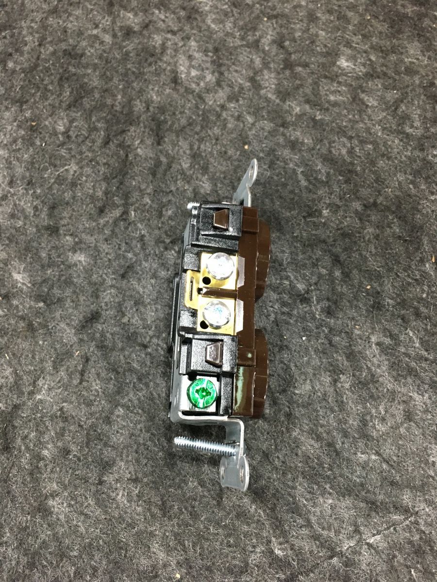 Hubbell CR15 Duplex Receptacle 15A 125V 2-Pole 3-Wire Grounding, Box of 10 - Photo 2