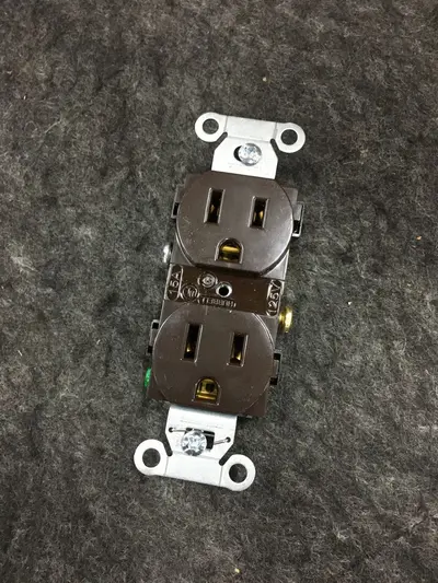 Hubbell CR15 Duplex Receptacle 15A 125V 2-Pole 3-Wire Grounding, Box of 10 at Computer Components & Parts in new_open_box condition