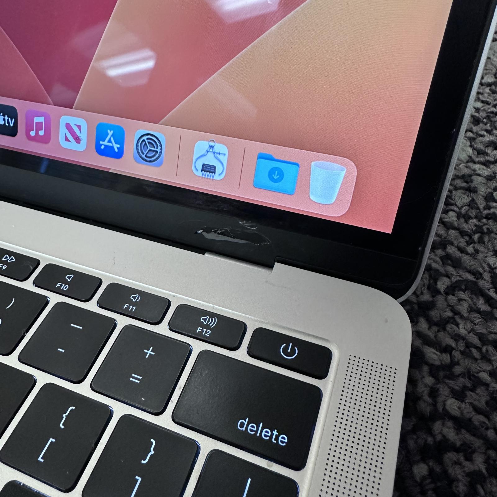 MacBook Pro (13-inch, 2017) Dual-Core i5 2.3 GHz, 8GB, 128GB SSD - Photo 3