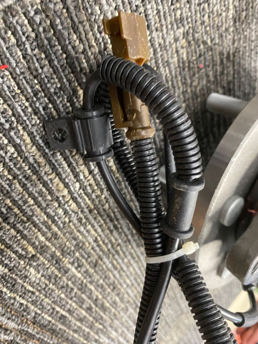 Wheel Hub Assembly 515169 – Front 5 Lug w/ABS Sensor - Photo 4