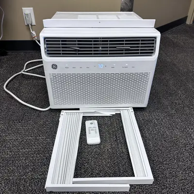 GE 700-sq ft Window Air Conditioner with Remote (115-Volt, 14000-BTU) Wi-Fi enabled at Heating, Cooling & Air in broken condition