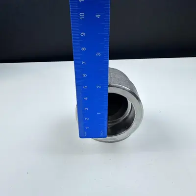 1-1/4" Iron 90 Degree Pipe Fitting Elbow at Hydraulics, Pneumatics & Plumbing in new condition