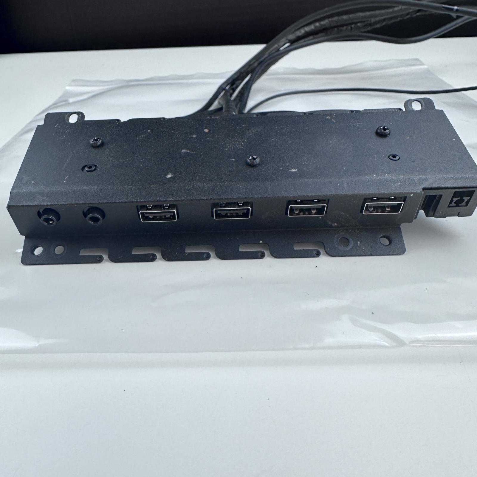 USB Port Parts of HP OMEN 40L Gaming Desktop - Photo 4