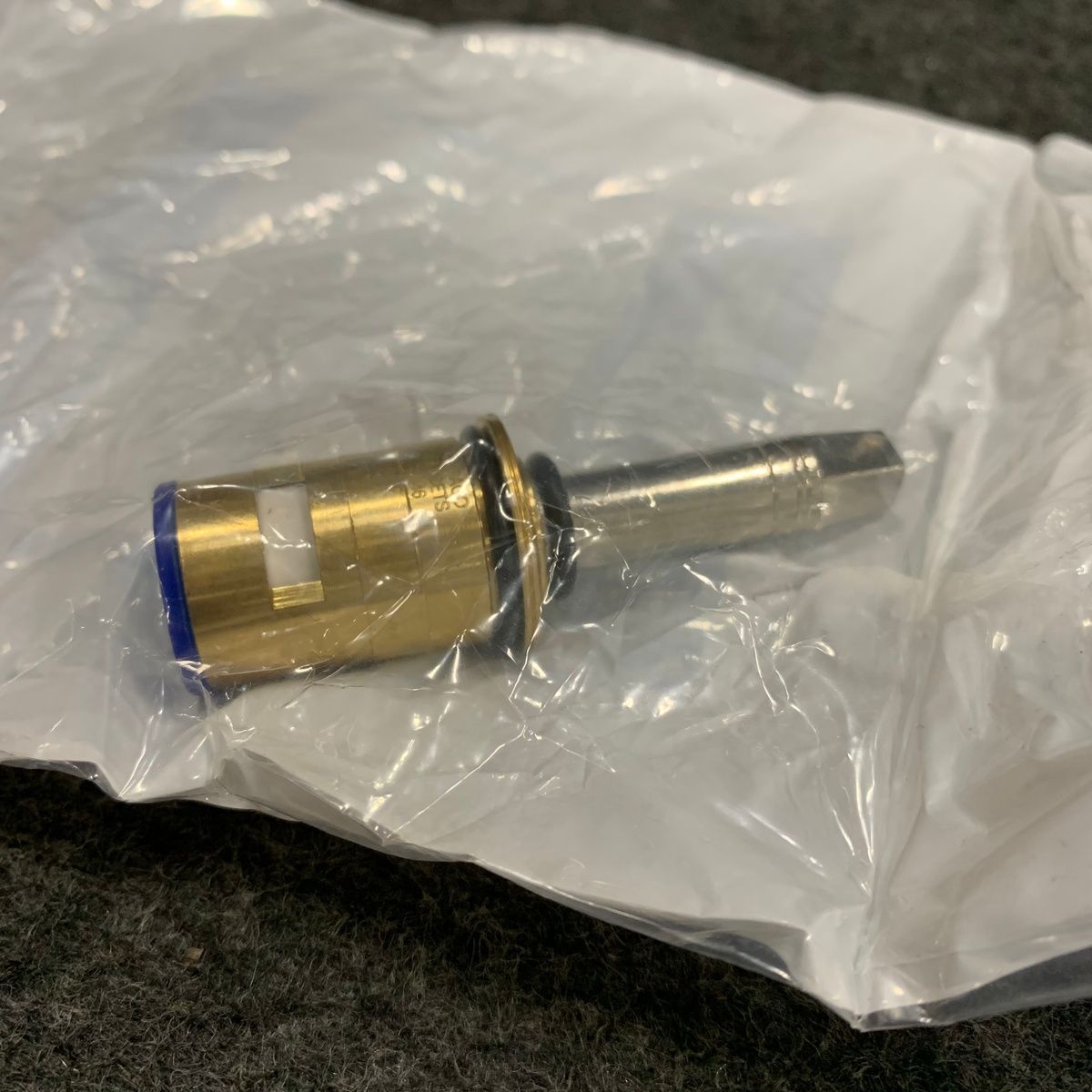 Chicago Faucets Wwg377-xkrhjkabnf Right Hand Ceramic Cartridge - Photo 1