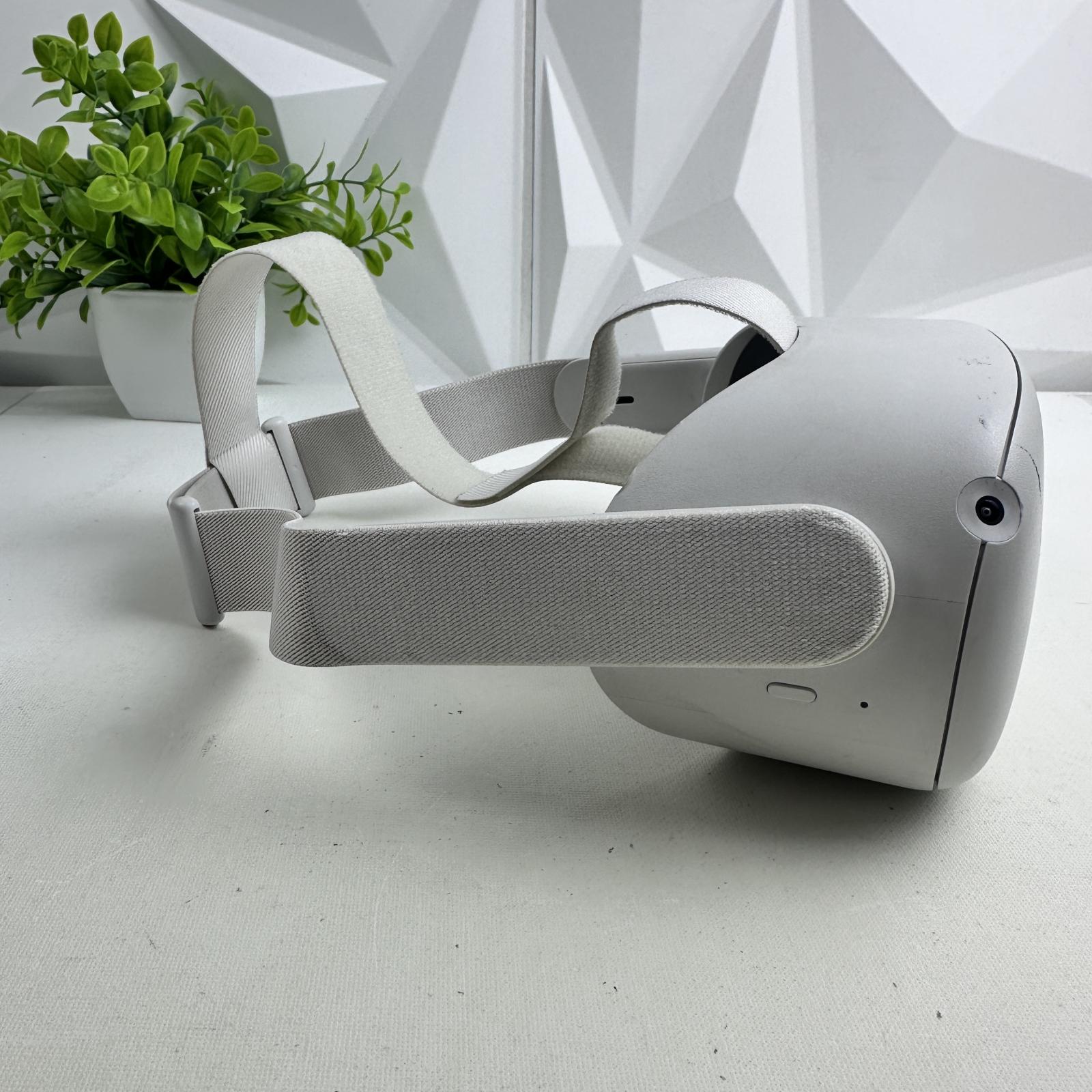 Meta Oculus Quest 2 128GB Standalone VR Headset - Photo 9