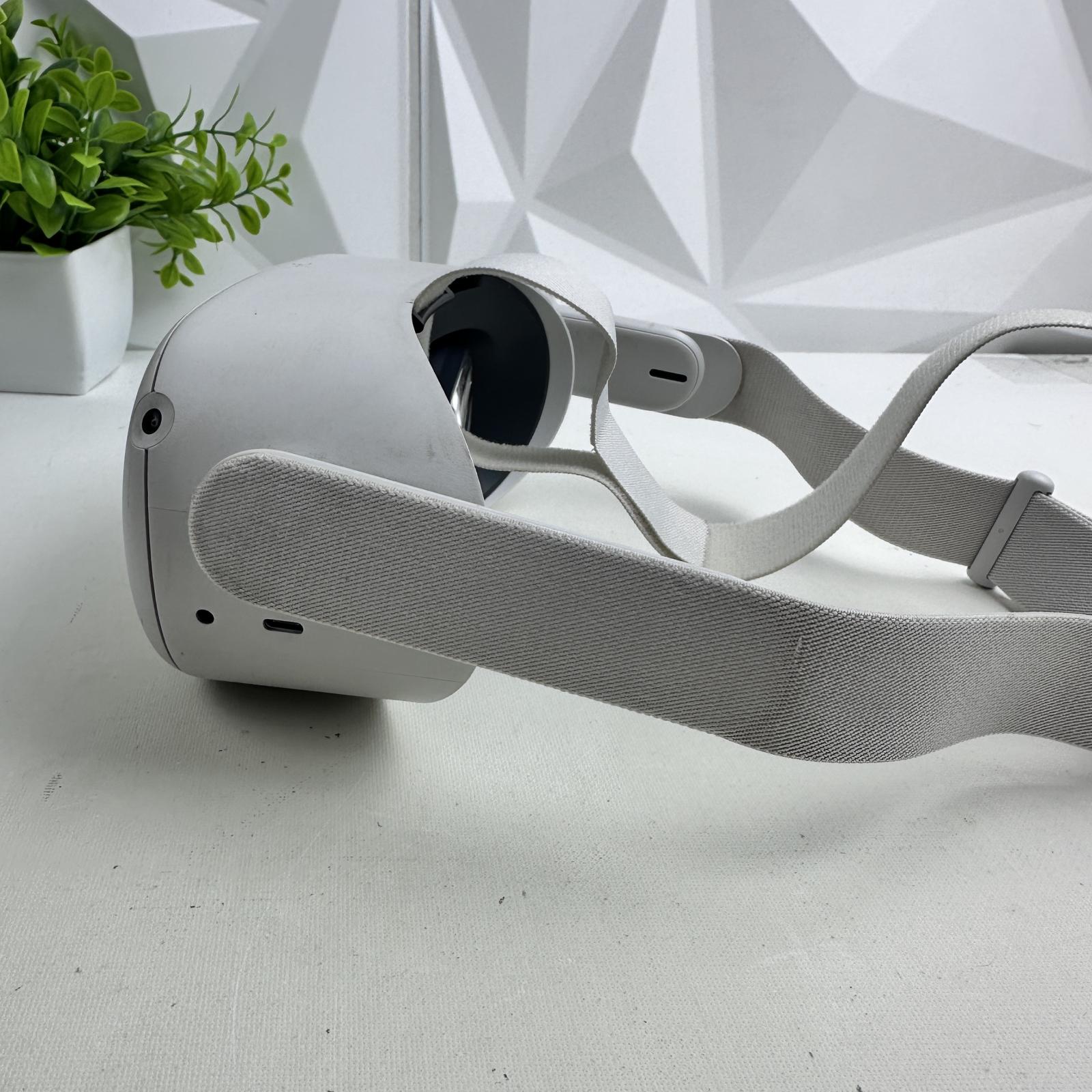 Meta Oculus Quest 2 128GB Standalone VR Headset - Photo 8