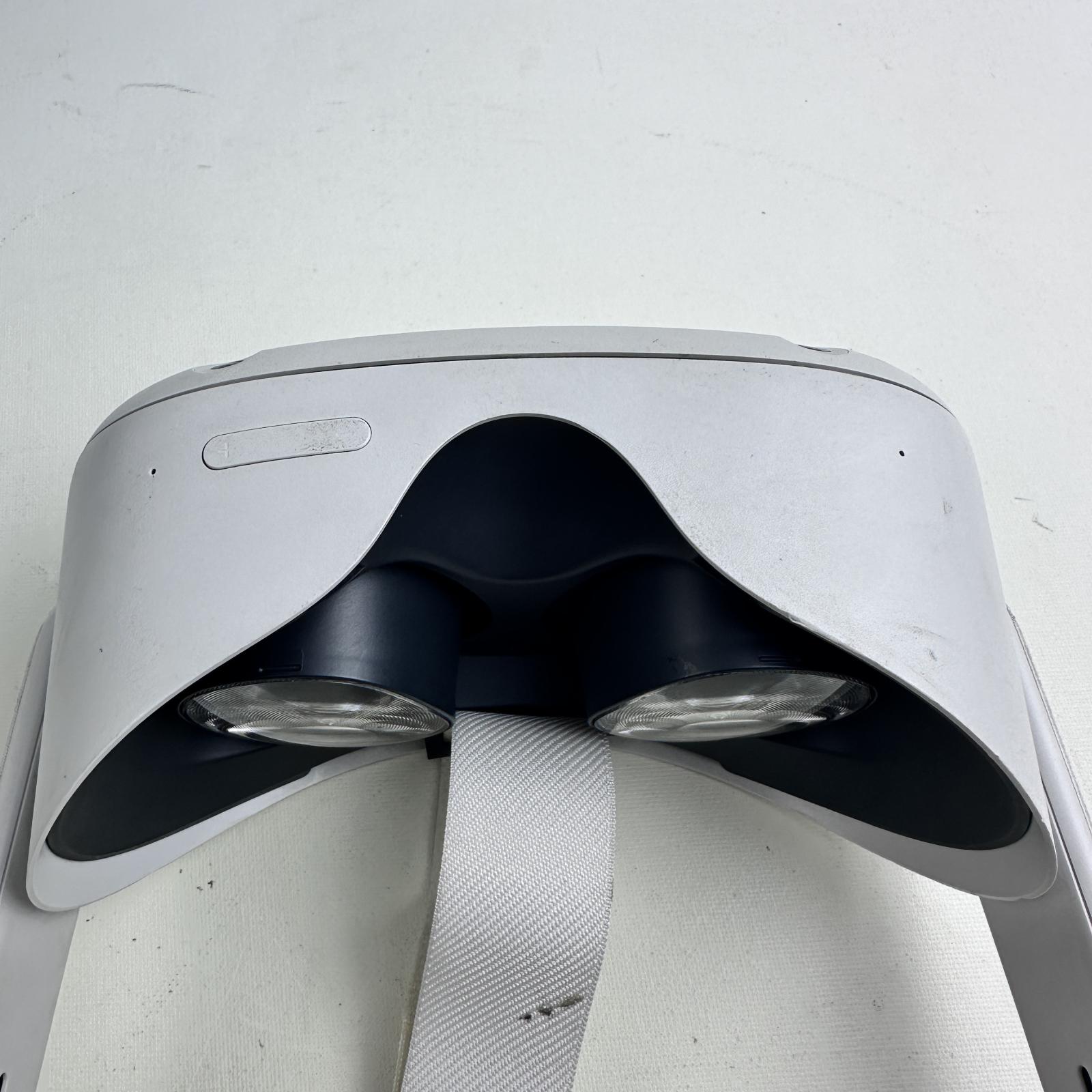 Meta Oculus Quest 2 128GB Standalone VR Headset - Photo 6