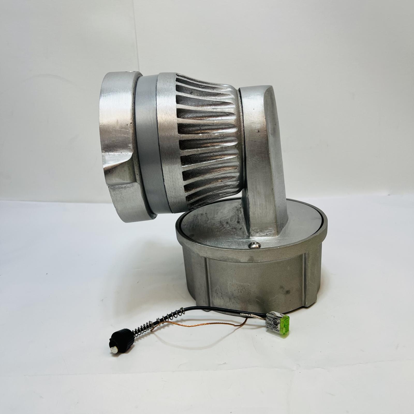 Luminaire suitable for wet location - Photo 2