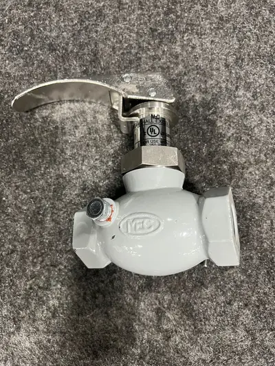 MEC Me820 Quick Acting Globe Valve W/ Stainless Steel Vent Valve at HVAC & Refrigeration in new condition