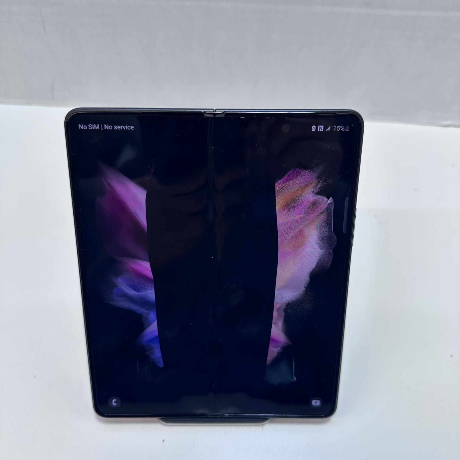 Samsung Galaxy Z Fold3 256GB, Unlocked - Screen Damaged - Photo 2