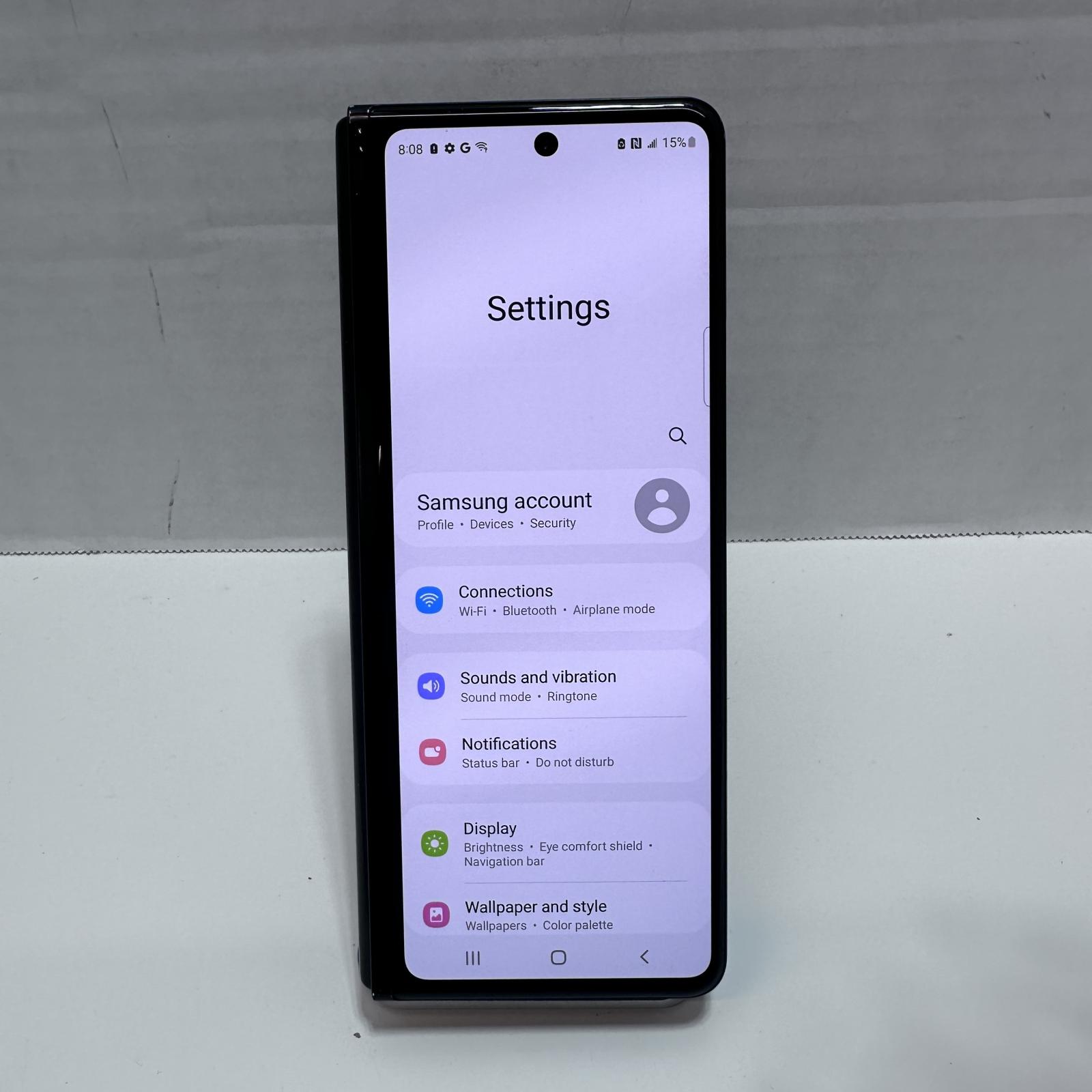 Samsung Galaxy Z Fold3 256GB, Unlocked - Screen Damaged - Photo 8