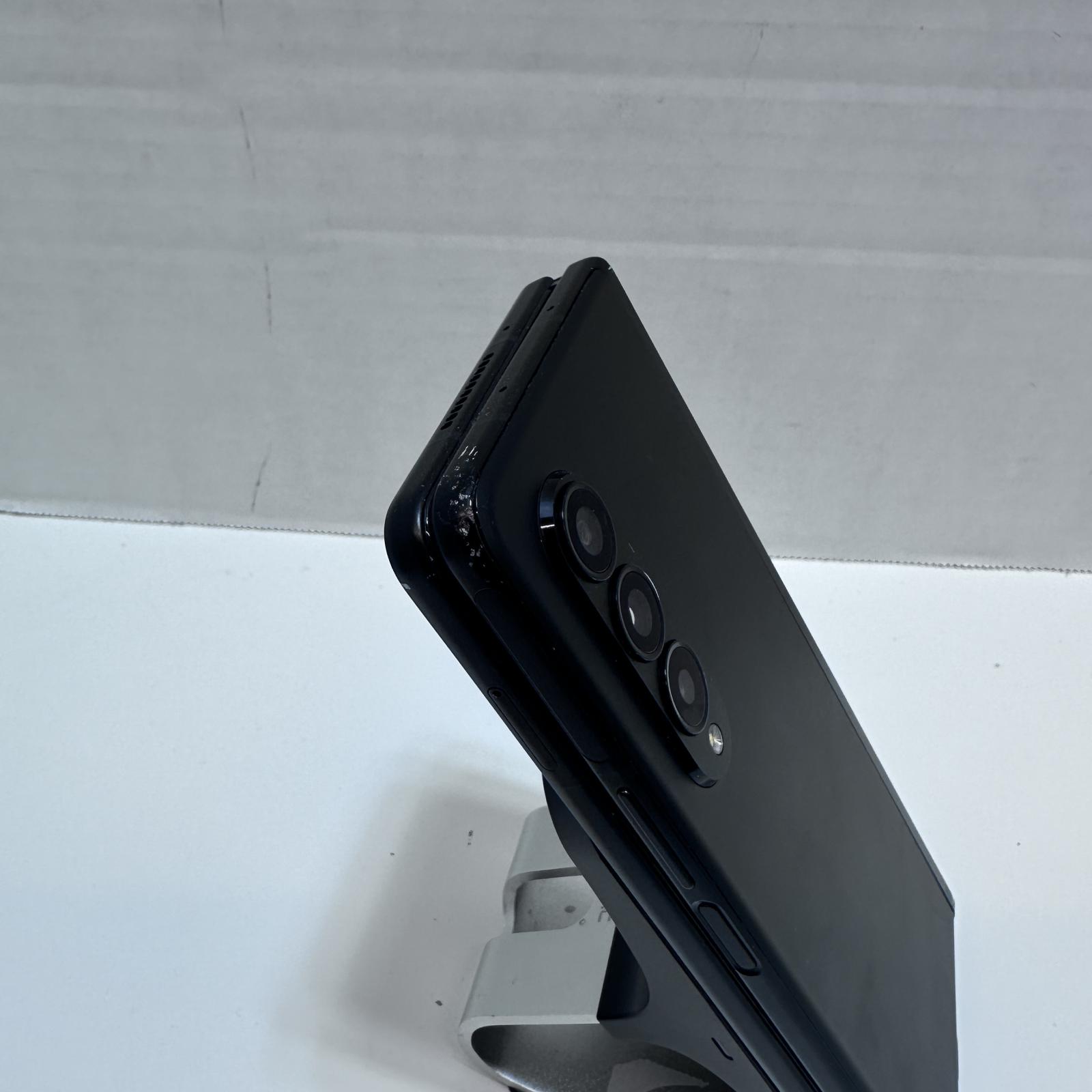 Samsung Galaxy Z Fold3 256GB, Unlocked - Screen Damaged - Photo 6