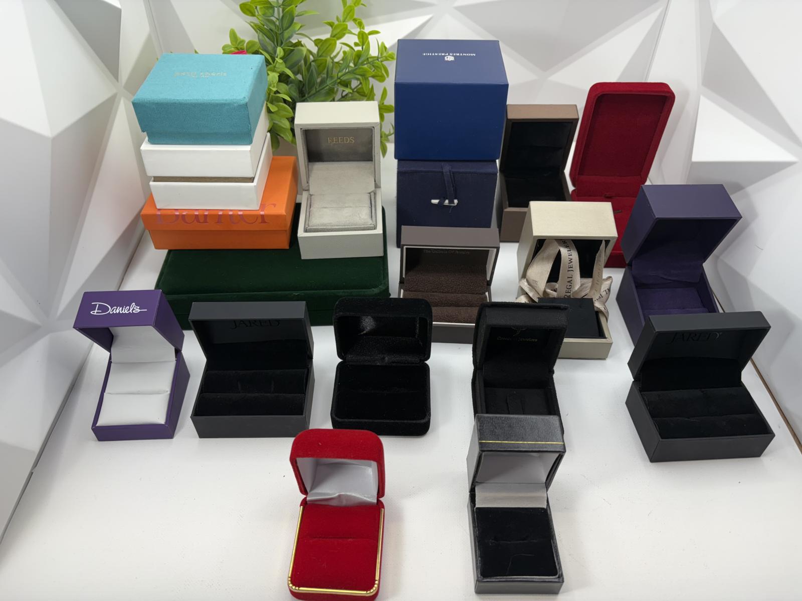 Collection of Empty Jewelry Gift Boxes - Ring, Diamond, Necklace, Earring - Photo 2