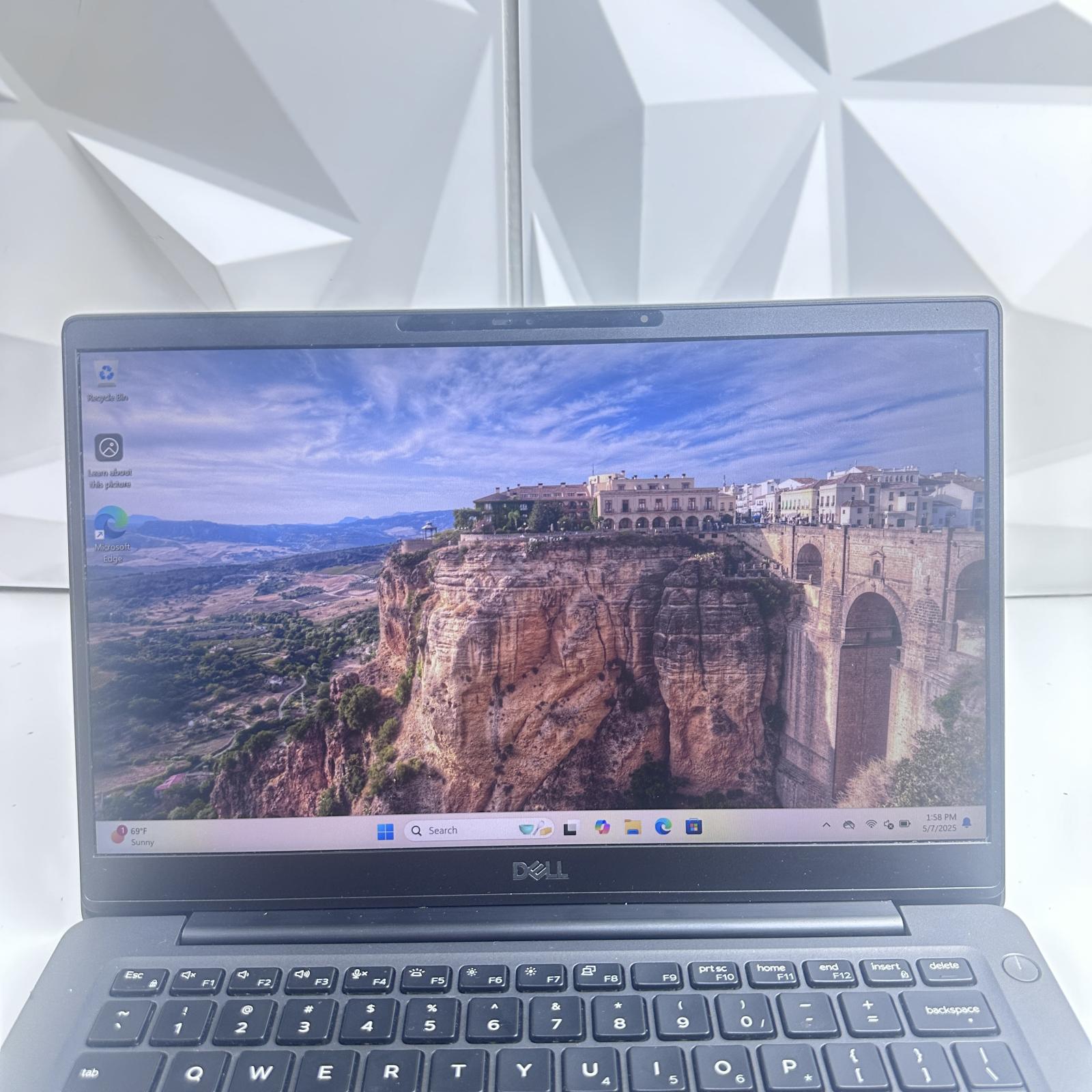 DELL Latitude 7300 Laptop, 13.3" FHD, i7-8665U, 16GB, 256GB SSD - Photo 10