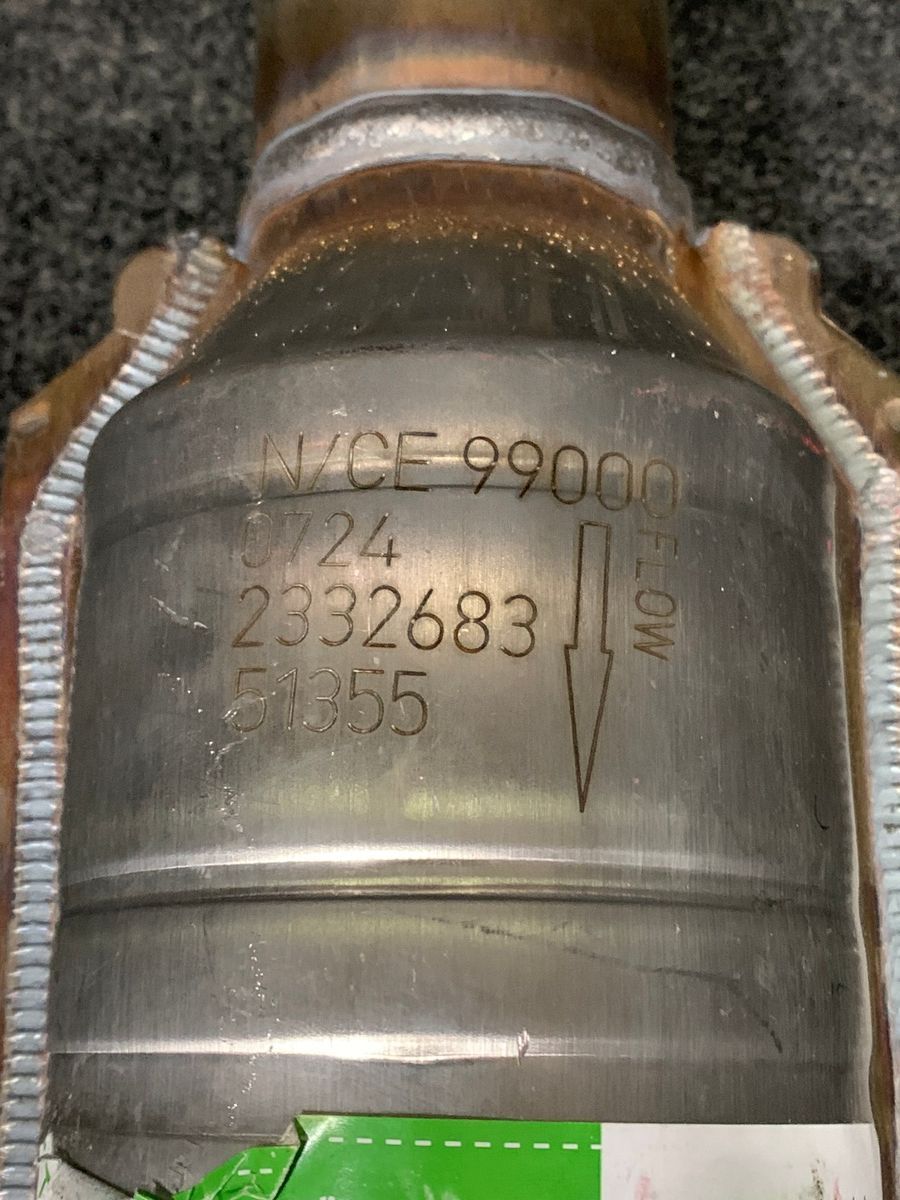 Magnaflow 51355 Universal Catalytic Converter for Acura RSX & Honda Civic/S2000 - Photo 7