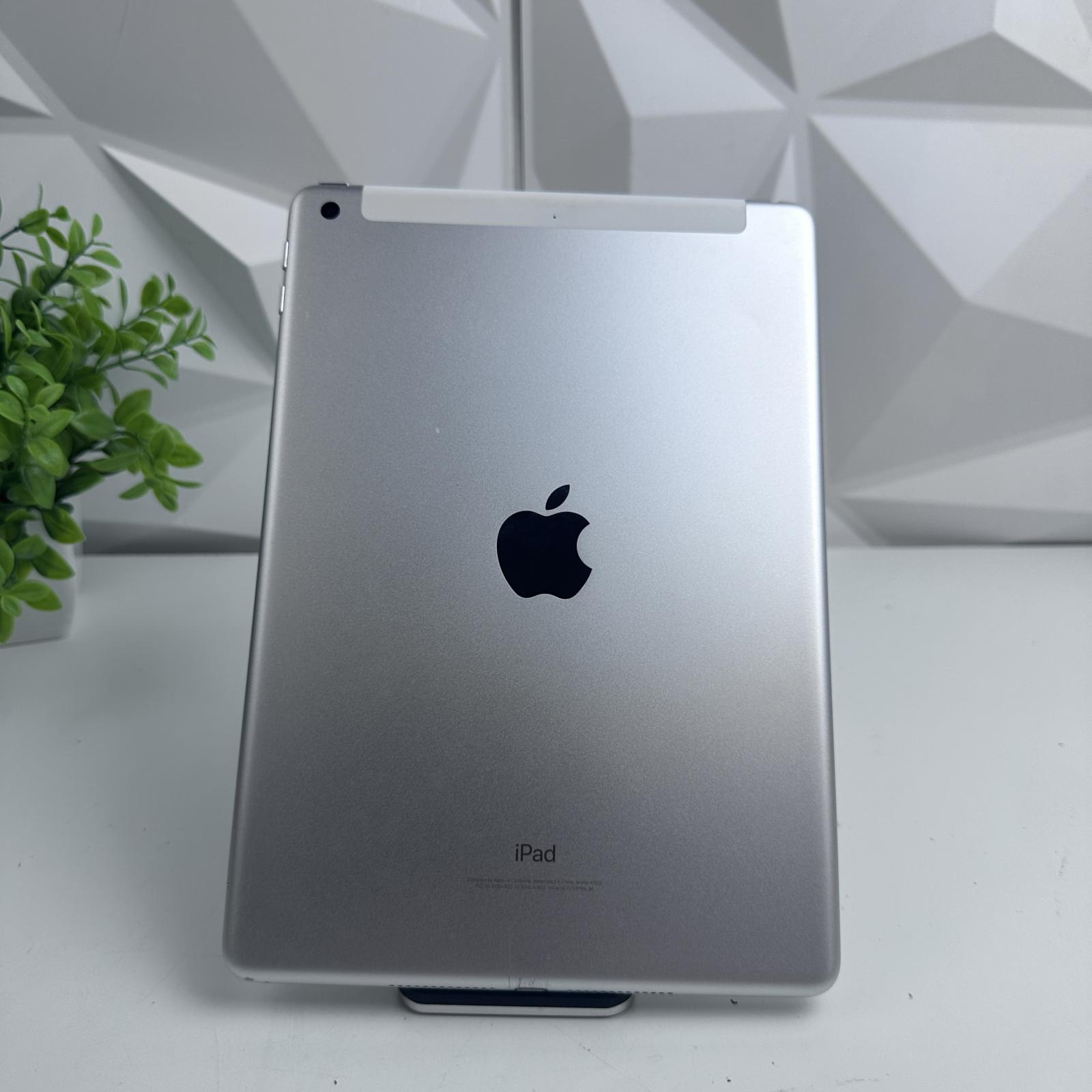 Apple iPad (5th Gen) WiFi + Cellular, 128GB, Silver - Photo 3