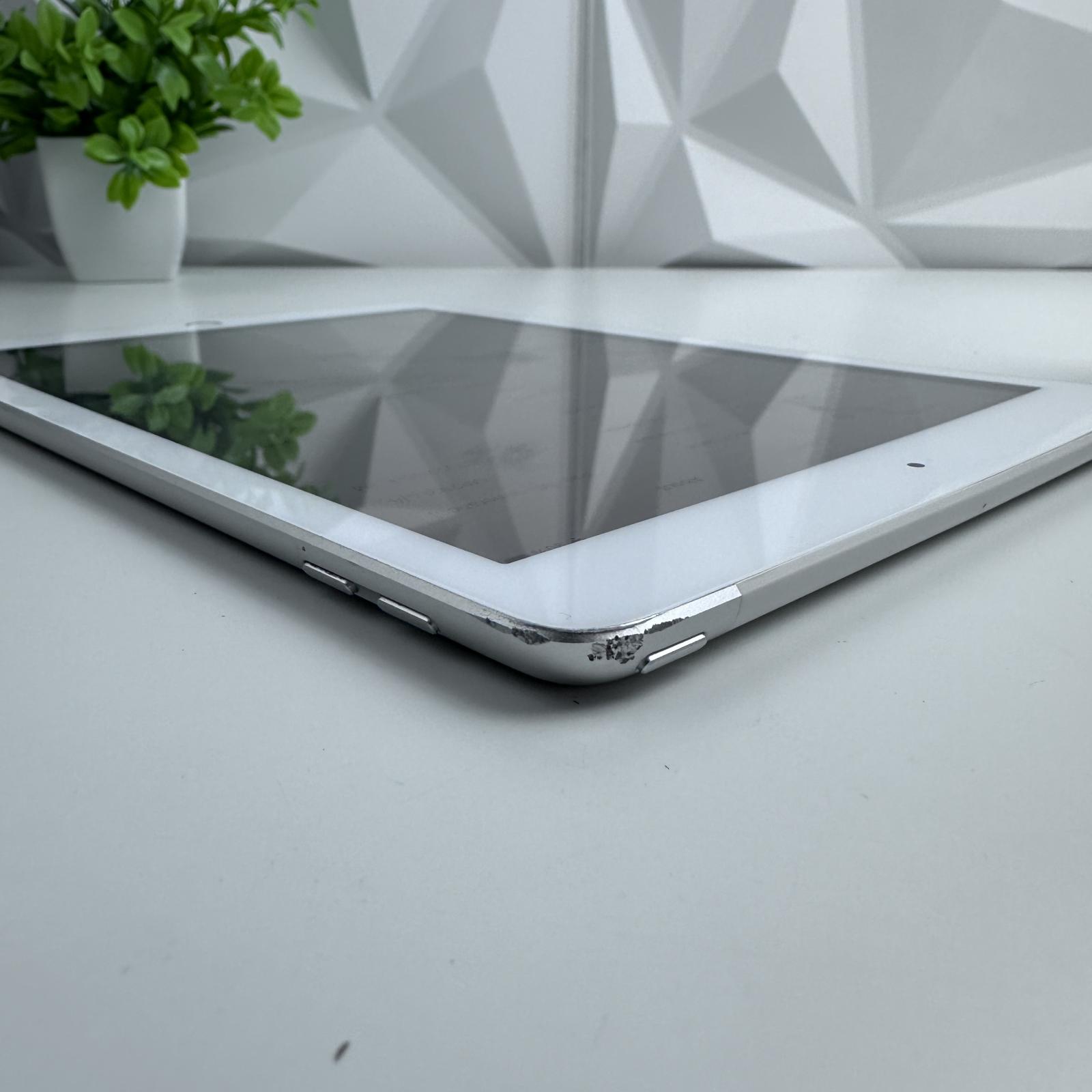 Apple iPad (5th Gen) WiFi + Cellular, 128GB, Silver - Photo 6