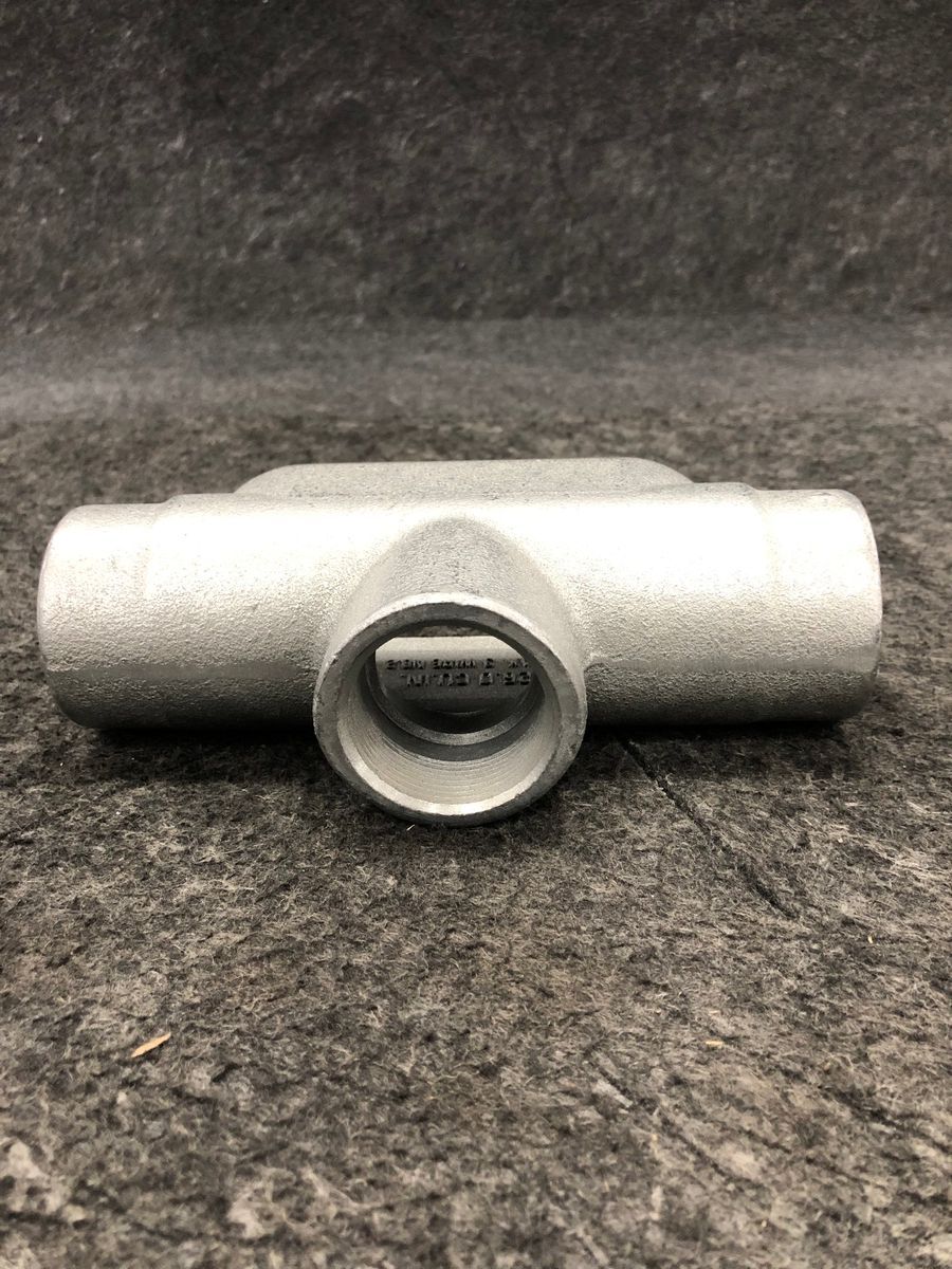 EATON TB57 1-1/2" Conduit Outlet Body, Type T, Aluminum, Threaded - Photo 5