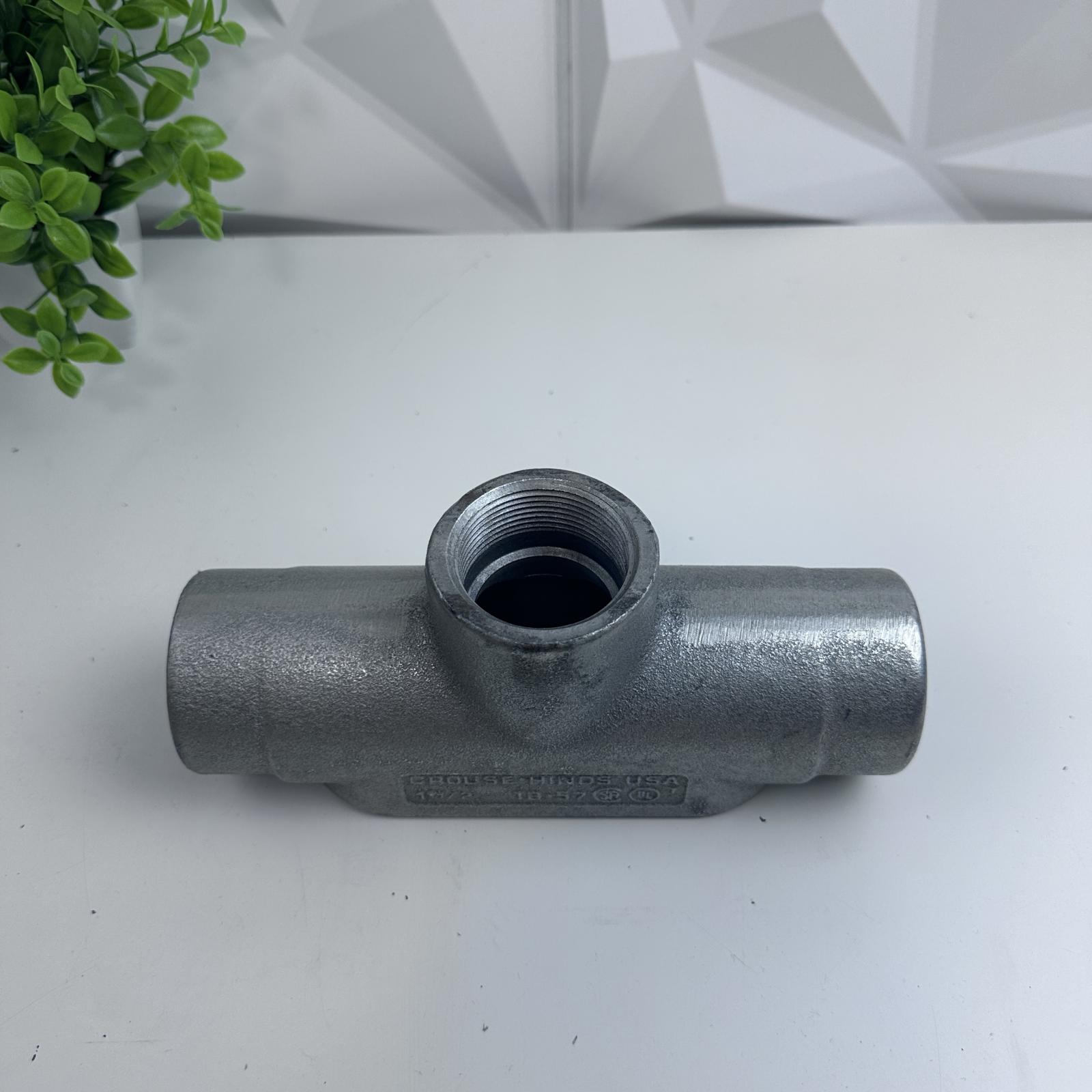 EATON TB57 1-1/2" Conduit Outlet Body, Type T, Aluminum, Threaded - Photo 8