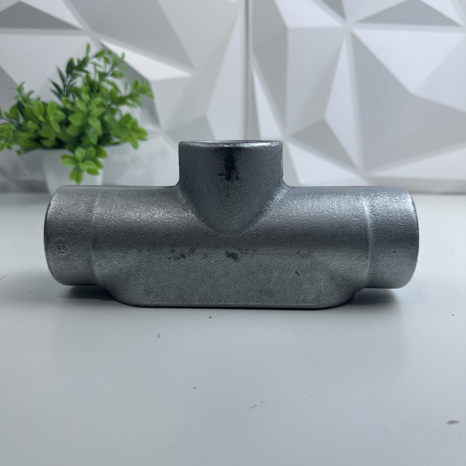 EATON TB57 1-1/2" Conduit Outlet Body, Type T, Aluminum, Threaded - Photo 2