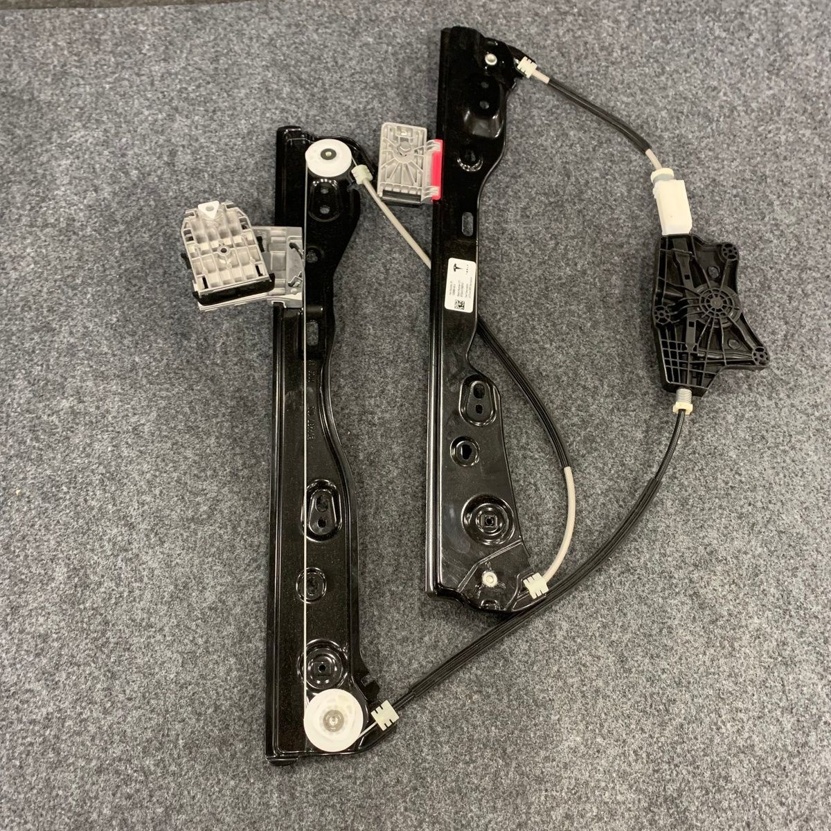 Tesla 1526800-00-G LH Front Window Regulator Mechanism for Model Y - Photo 4