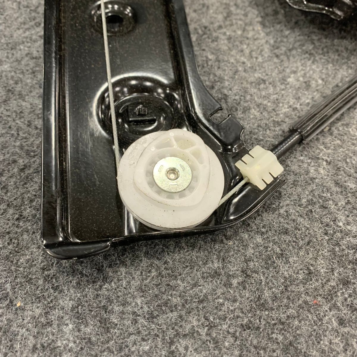 Tesla 1526800-00-G LH Front Window Regulator Mechanism for Model Y - Photo 5