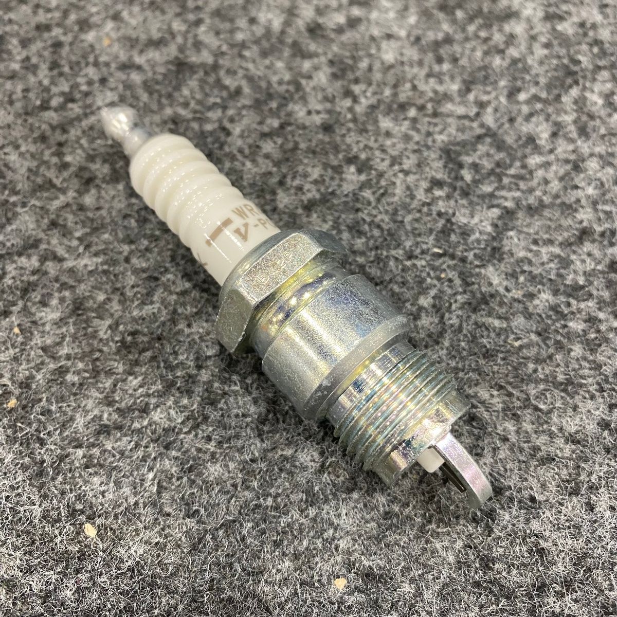 NGK V-Power Spark Plugs WR4-1 Stock #4652 (Qty 12) – NEW, Genuine OEM - Photo 3