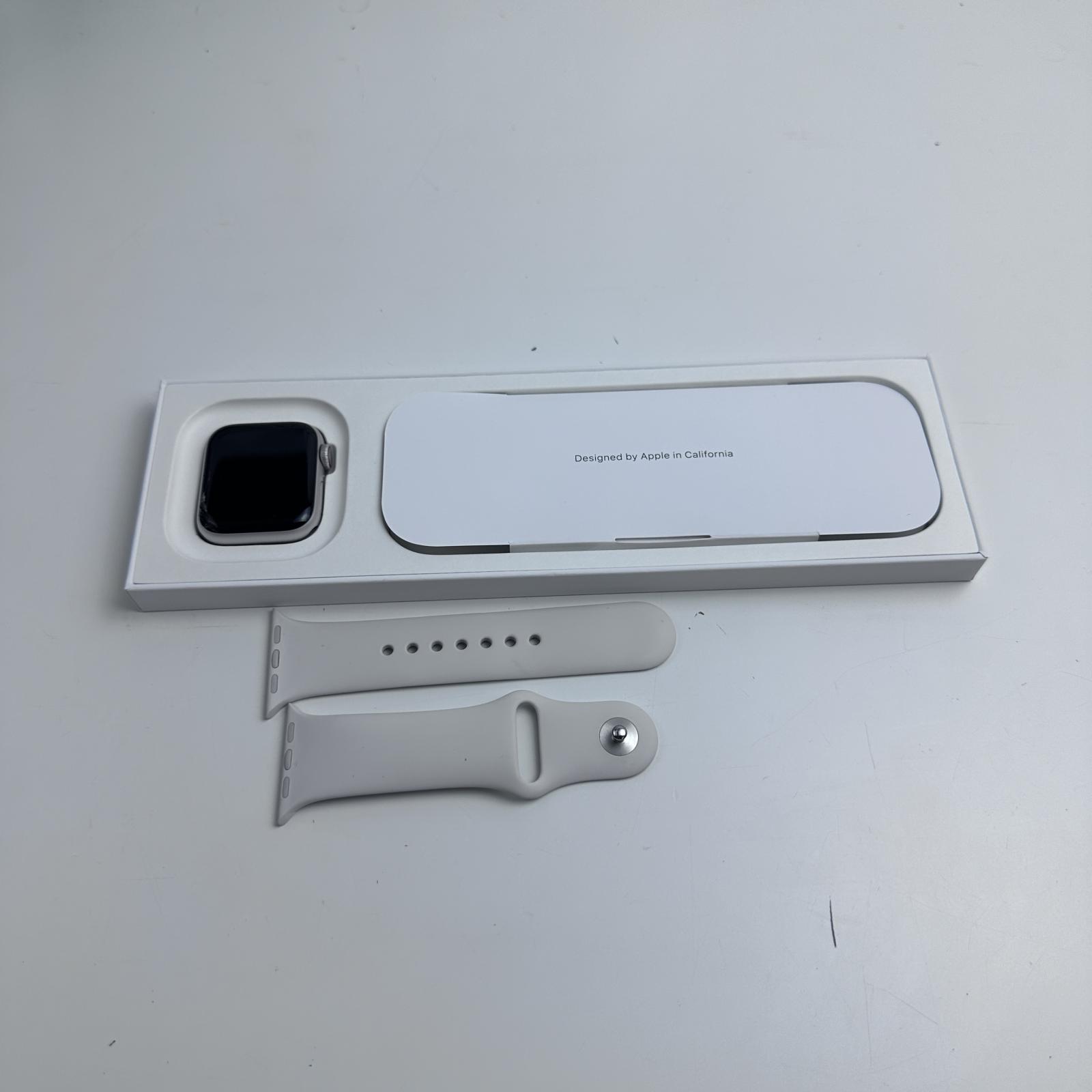 Apple Watch SE (Gen 2, Cellular) 40mm Starlight AL Case, Sport Band - Photo 4