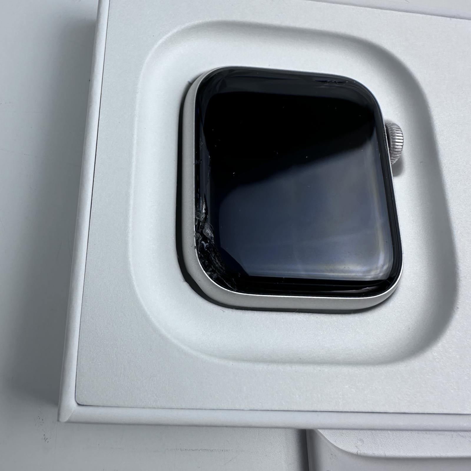 Apple Watch SE (Gen 2, Cellular) 40mm Starlight AL Case, Sport Band - Photo 7