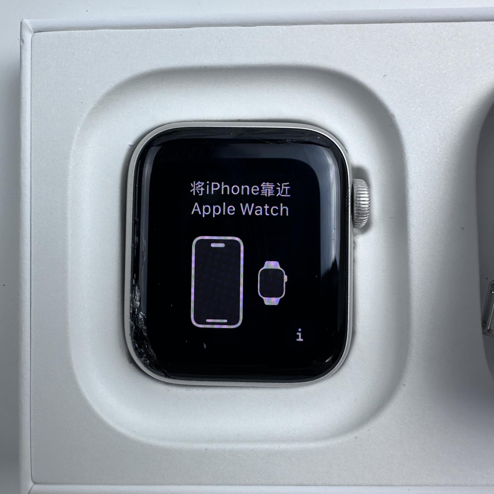 Apple Watch SE (Gen 2, Cellular) 40mm Starlight AL Case, Sport Band - Photo 3