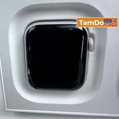 Apple Watch SE (Gen 2, Cellular) 40mm Starlight AL Case, Sport Band at Smart Watches in broken condition