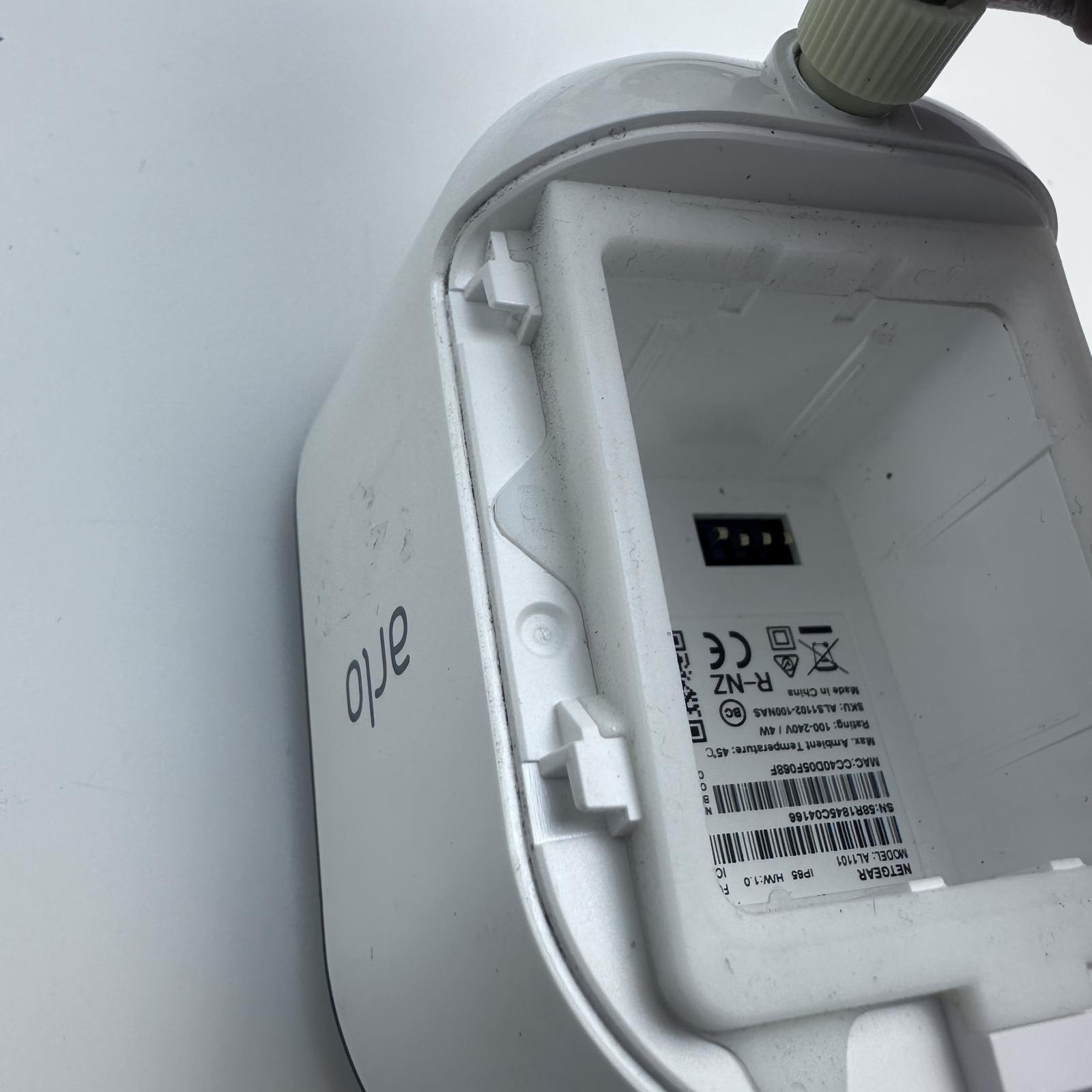 Netgear Arlo AL1101 Wireless Add-On Smart Security Light - Photo 5