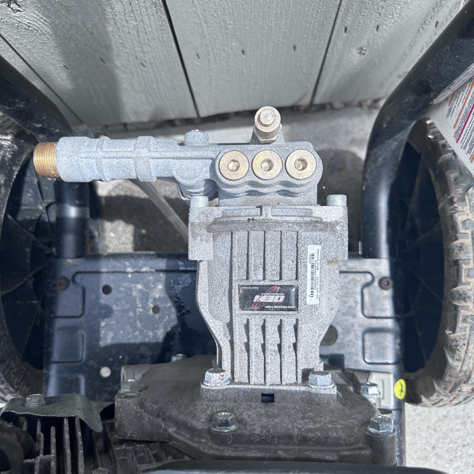 Craftsman 3400-PSI 2.4-GPM Cold Water Gas Pressure Washer - Photo 9