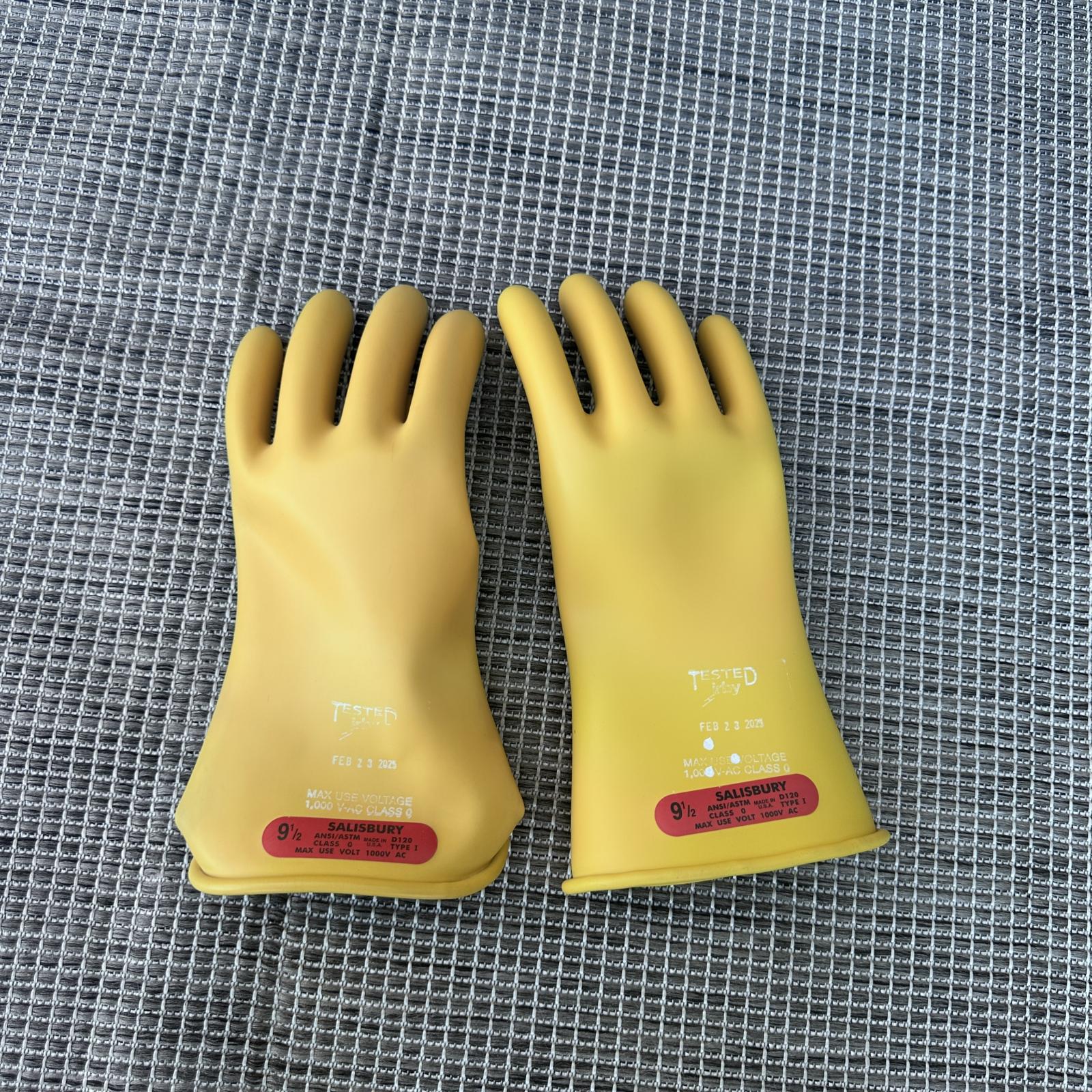 Salisbury by Honeywell Class 0 Type 1 Electrical Insulating Gloves 9.5 - Photo 2