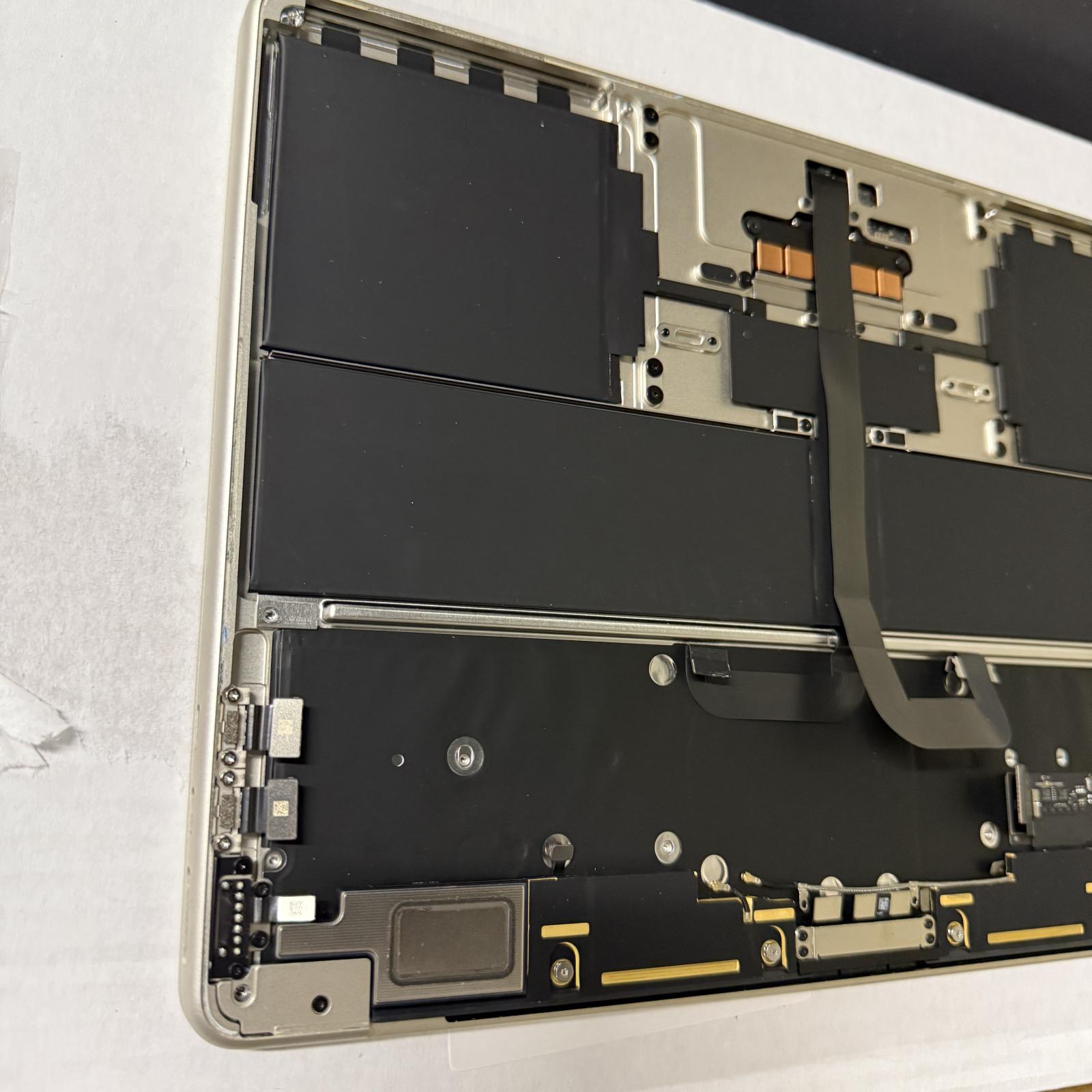 MacBook Air (13.6-inch, A2681) Full Parts Replacement - Photo 5