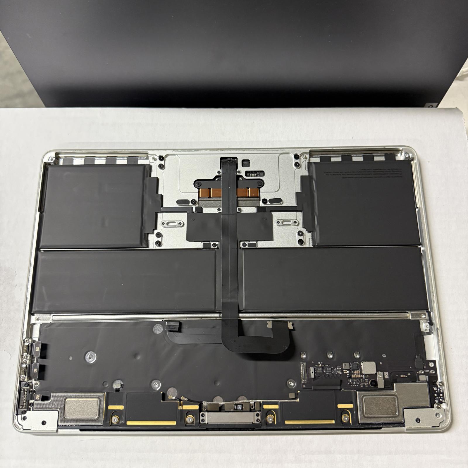 MacBook Air (13.6-inch, A2681) Full Parts Replacement - Photo 9