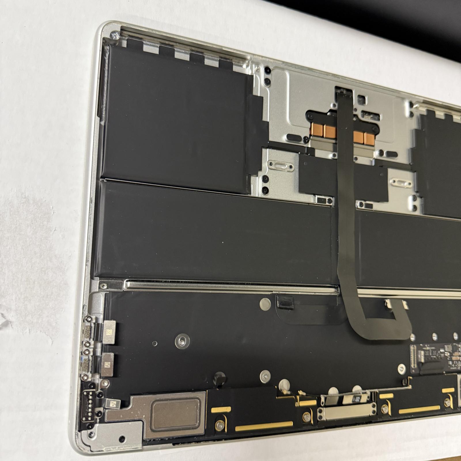 MacBook Air (13.6-inch, A2681) Full Parts Replacement - Photo 6