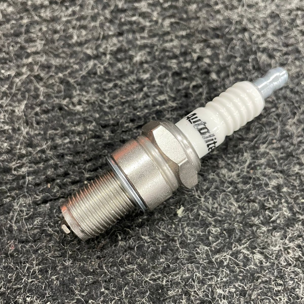 Autolite 405 Copper Resistor Spark Plugs - Photo 6