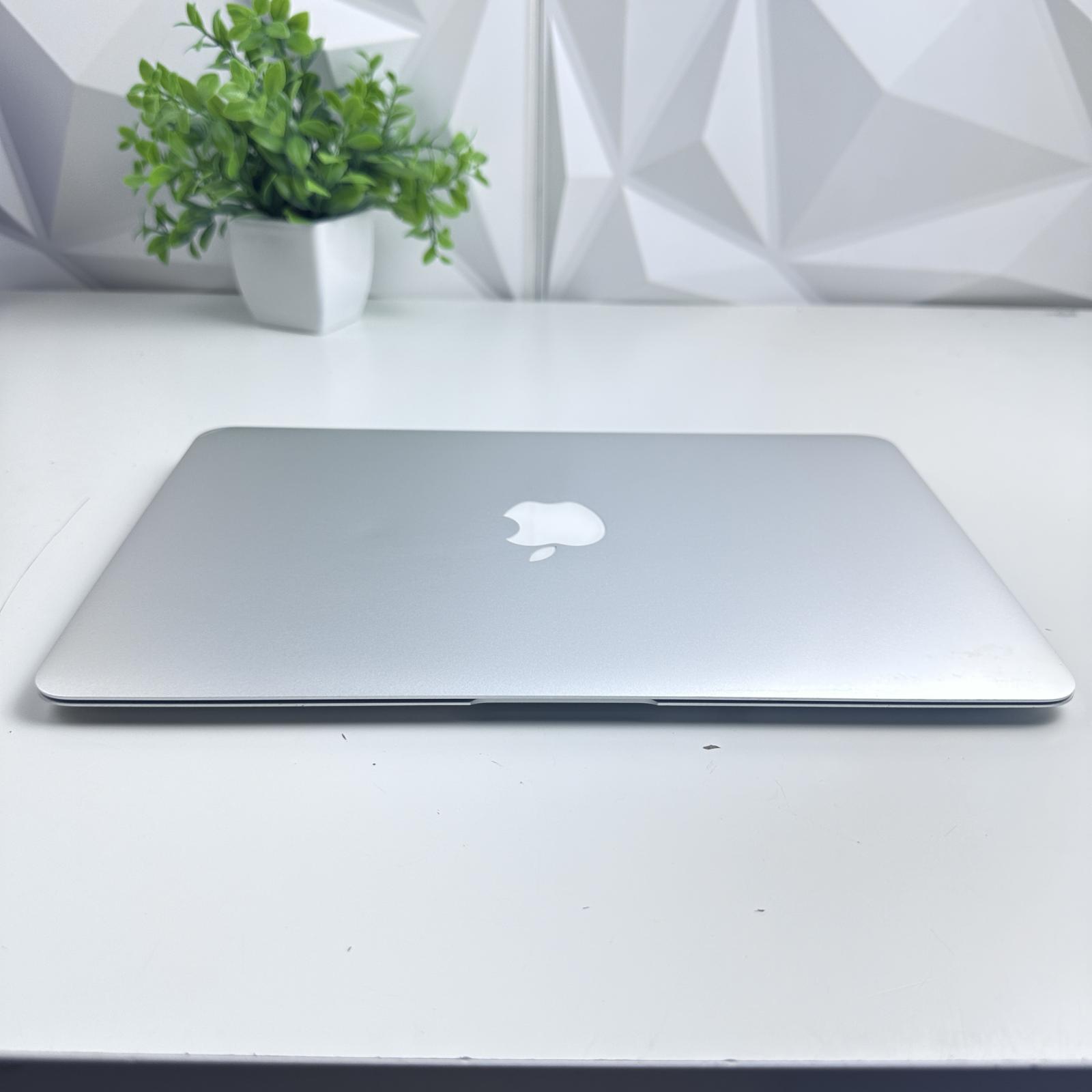 Apple MacBook Air (11-inch, 2015) i5 1.6GHz, 4GB RAM, 121GB SSD - Photo 3