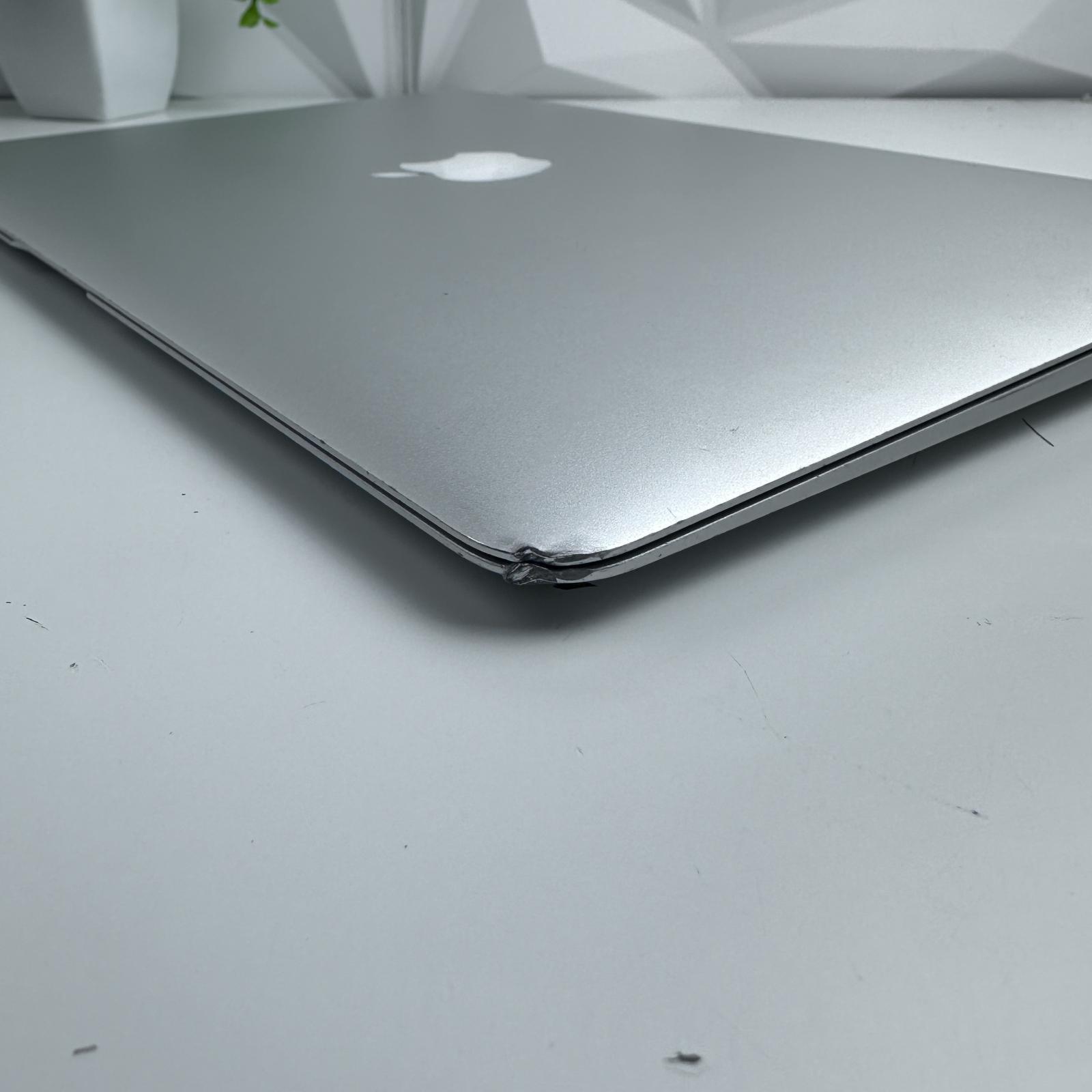 Apple MacBook Air (13-inch, 2015) i7 2.2GHz, 8GB RAM, 500GB SSD - Photo 3