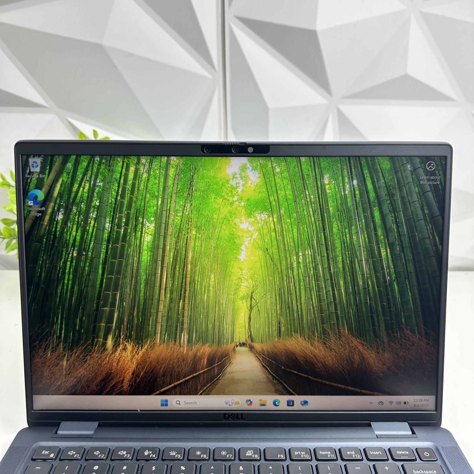 Dell Latitude 7440 Laptop, 14" FHD Touch, i7-1365U, 32GB, 256GB SSD - Photo 11