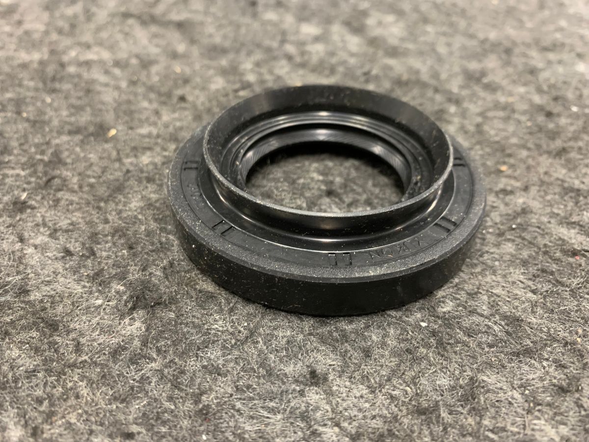 Yukon YY T35040-29-KIT Pinion Flange Kit, Toyota 29 Spline, Seal & Nut - Photo 4